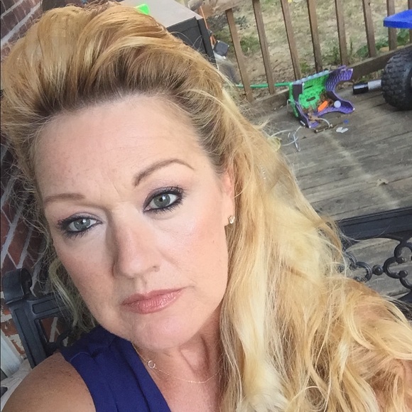 Meet your Posher, Cheryl Ann - Picture 3 of 3